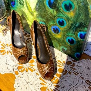 Dress shoes,